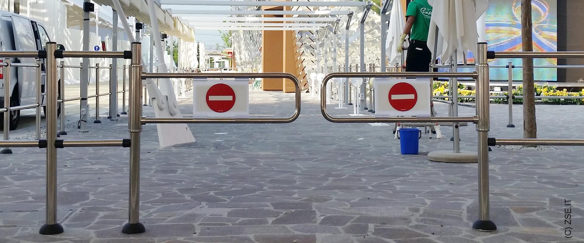 Portello meccanico a spinta per Uscita Libera